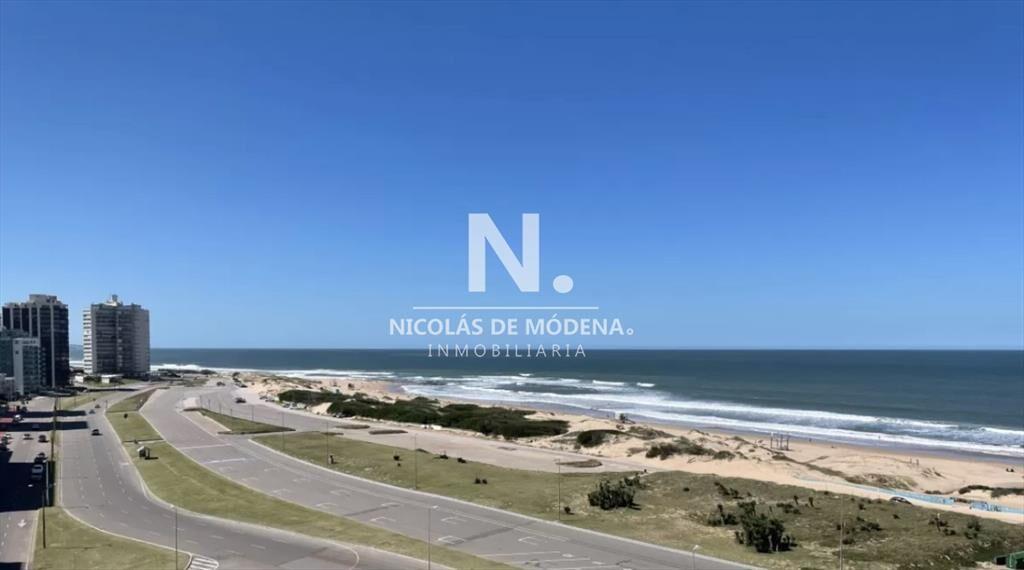 Departamento en venta, frente al mar. Torre Playa