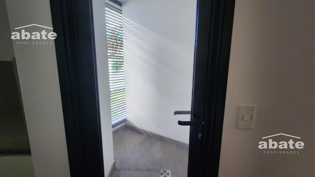 Venta apartamento en Malvín sobre la Rambla, vista al Mar c