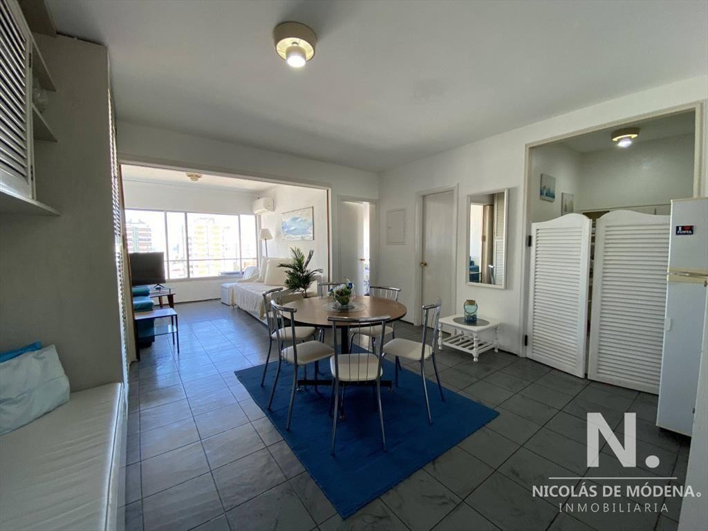 Venta piso alto en Santos Dumont 1 dormitorio