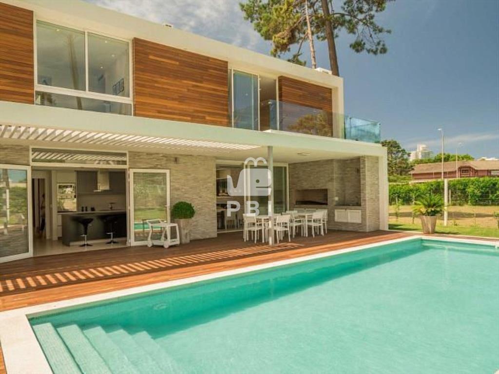 Casa - 4 DORMITORIOS Punta del Este - Ref :