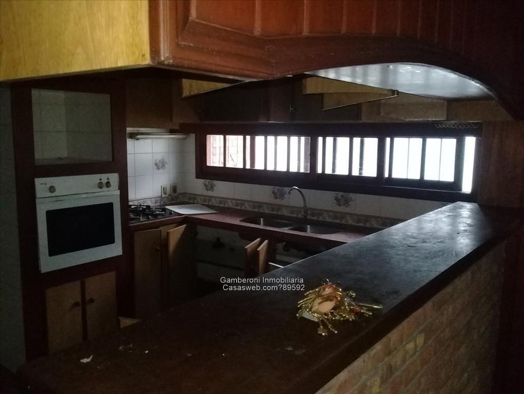 Excelente chalet en venta en Colón. Alquilado.