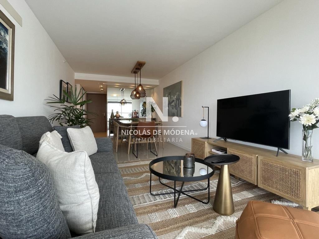 Vende apartamento de 2 dormitorios con vista al