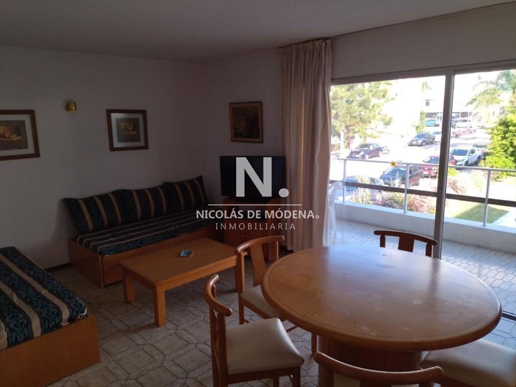 Apartamento en Alquiler de 2 dormitorios en , ,