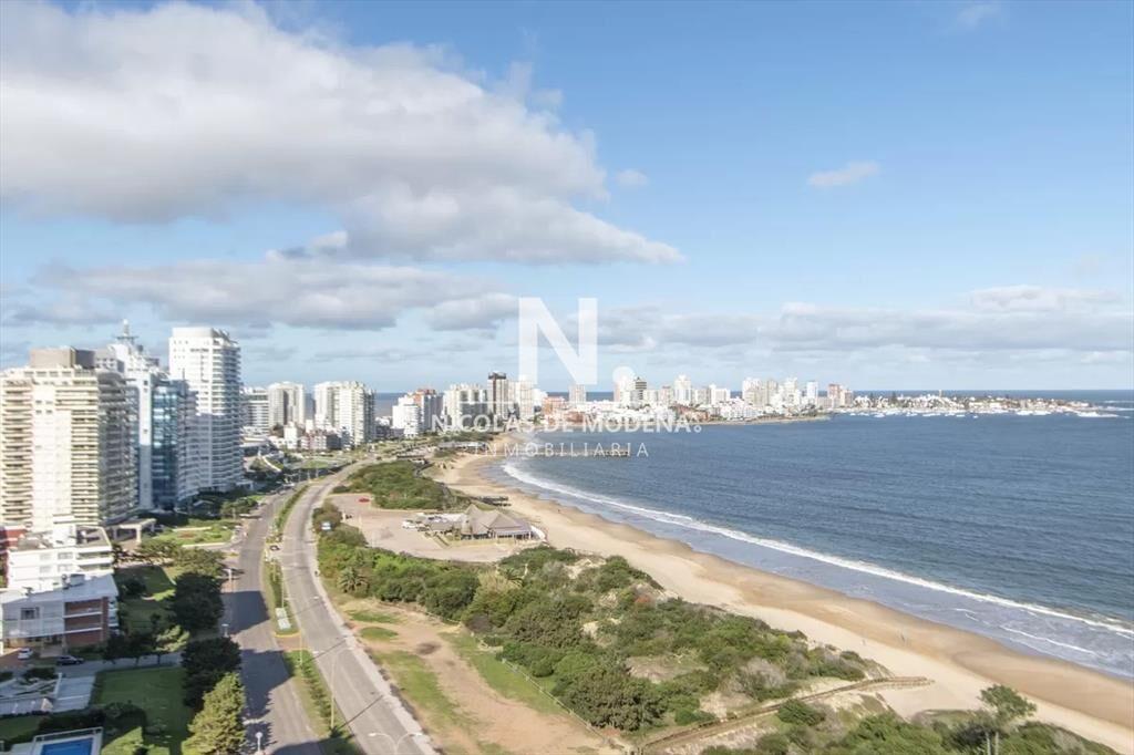 Vende excelente departamento 3 dormitorios en ,