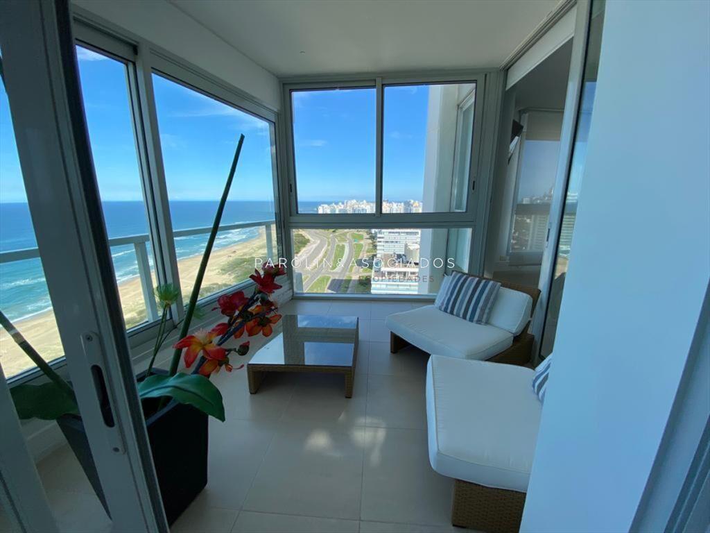 Apartamento en venta de 3 dormitorios en edificio