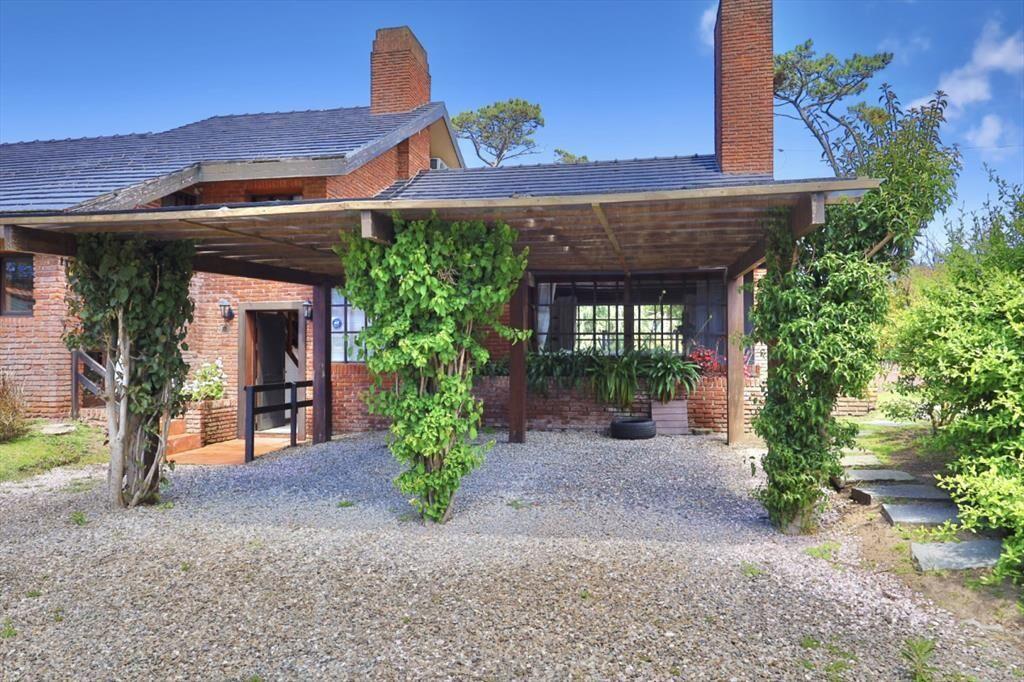 VENTA CASA 7 DORMITORIOS + DEPENDENCIA DE Y CASA