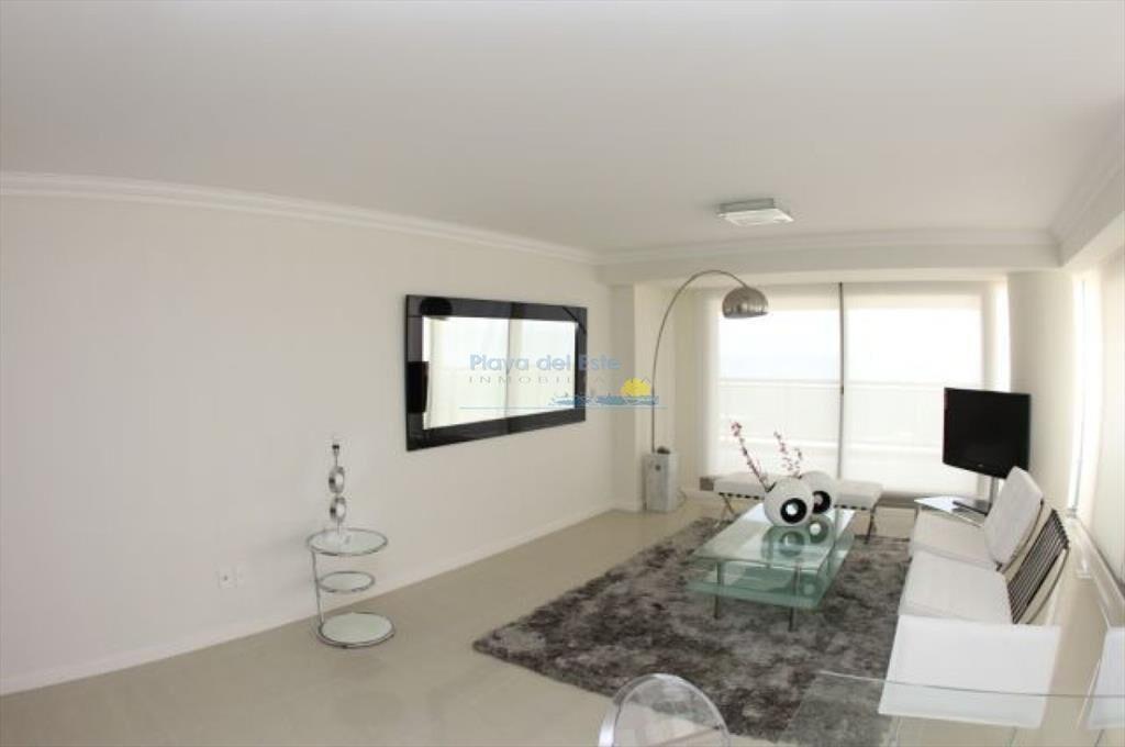 Apartamento en Alquiler de 3 dormitorios en Punta