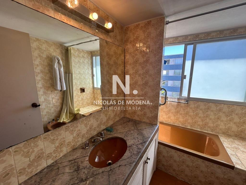 Apartamento de 4 dormitorios en Playa Mansa, del