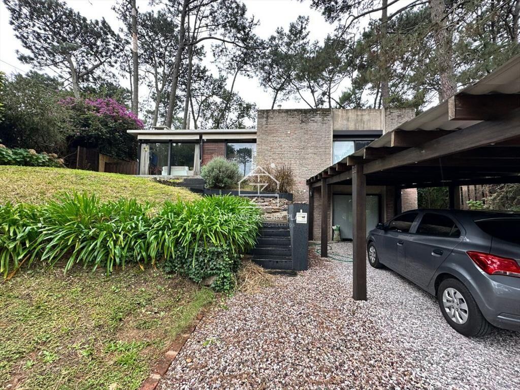 Vende casa muy linda en Pinares , Punta del Este