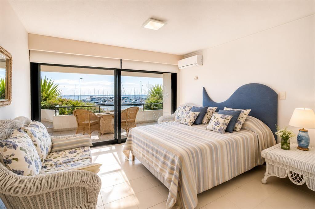 Sólido apartamento en venta, Península, Punta 3