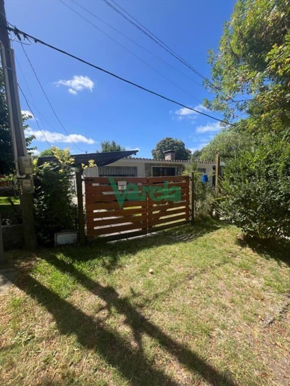 Venta de casa en Salinas sur, 2 dormitorios, y