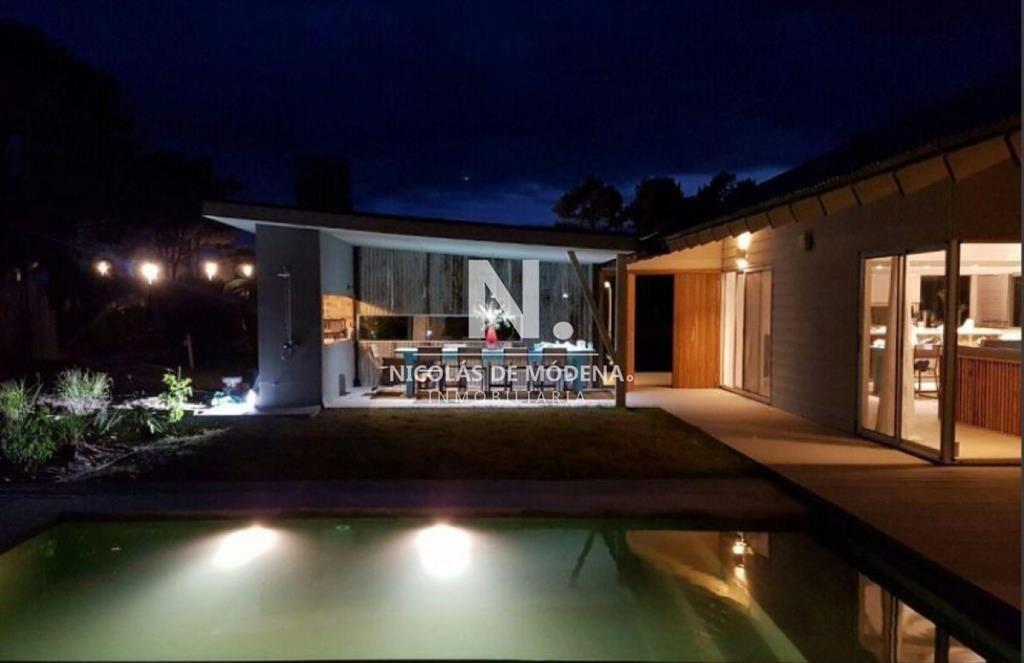 Vende casa de 4 dormitorios en Jose Ignacio en