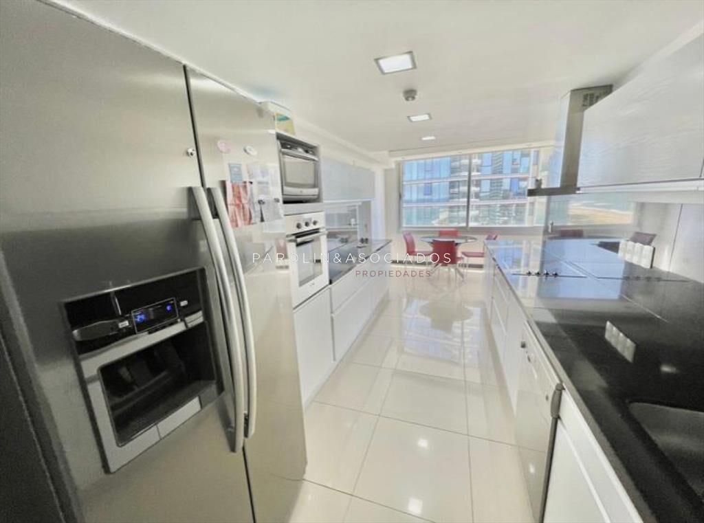 Apartamento en venta de 3 dormitorios en Tiburón