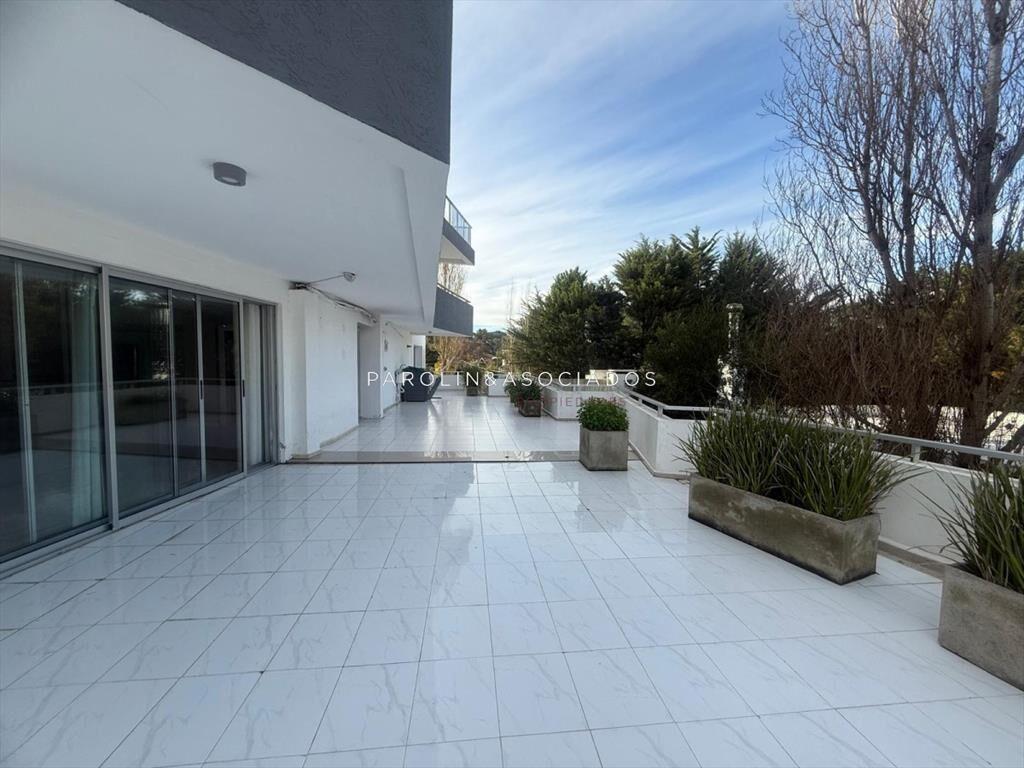 Apartamento en Venta de 3 Dormitorios en Edificio