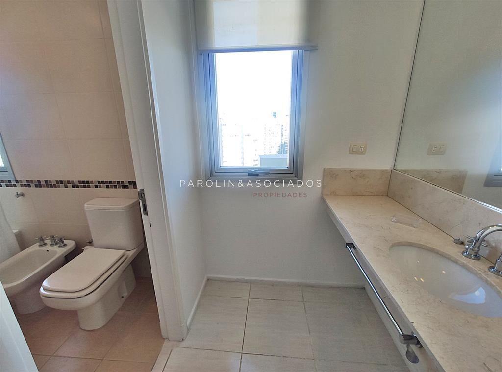 Apartamento en venta a metros de mar en edificio The Forest