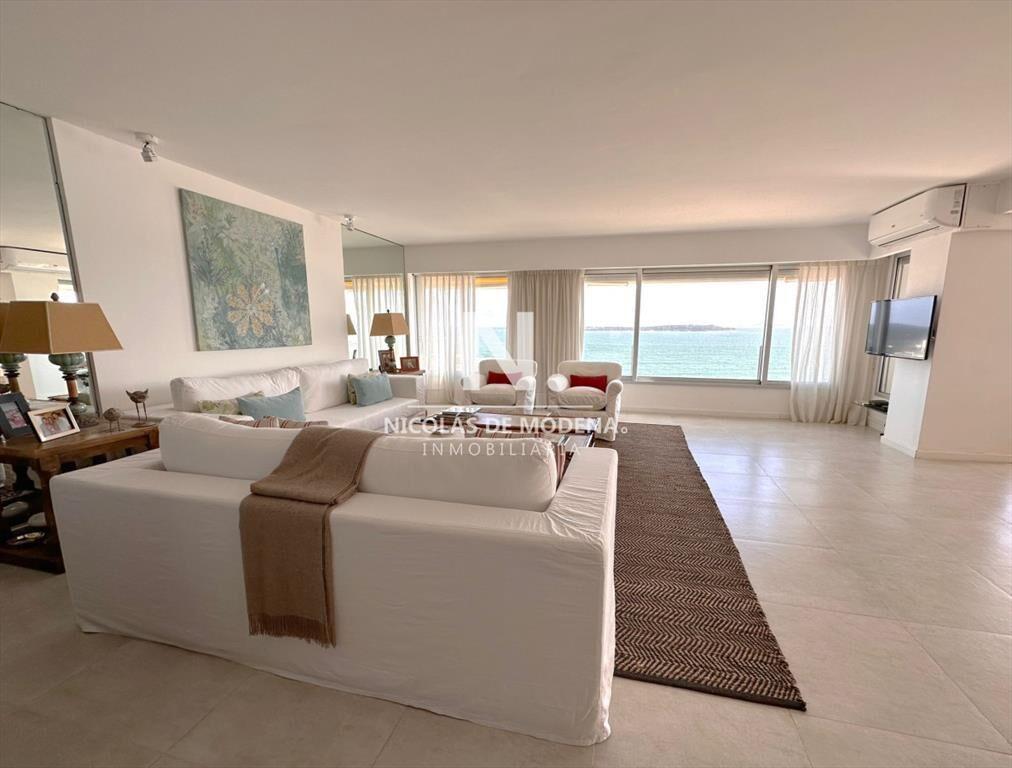 En venta apartamento semi-piso en torre Malecon