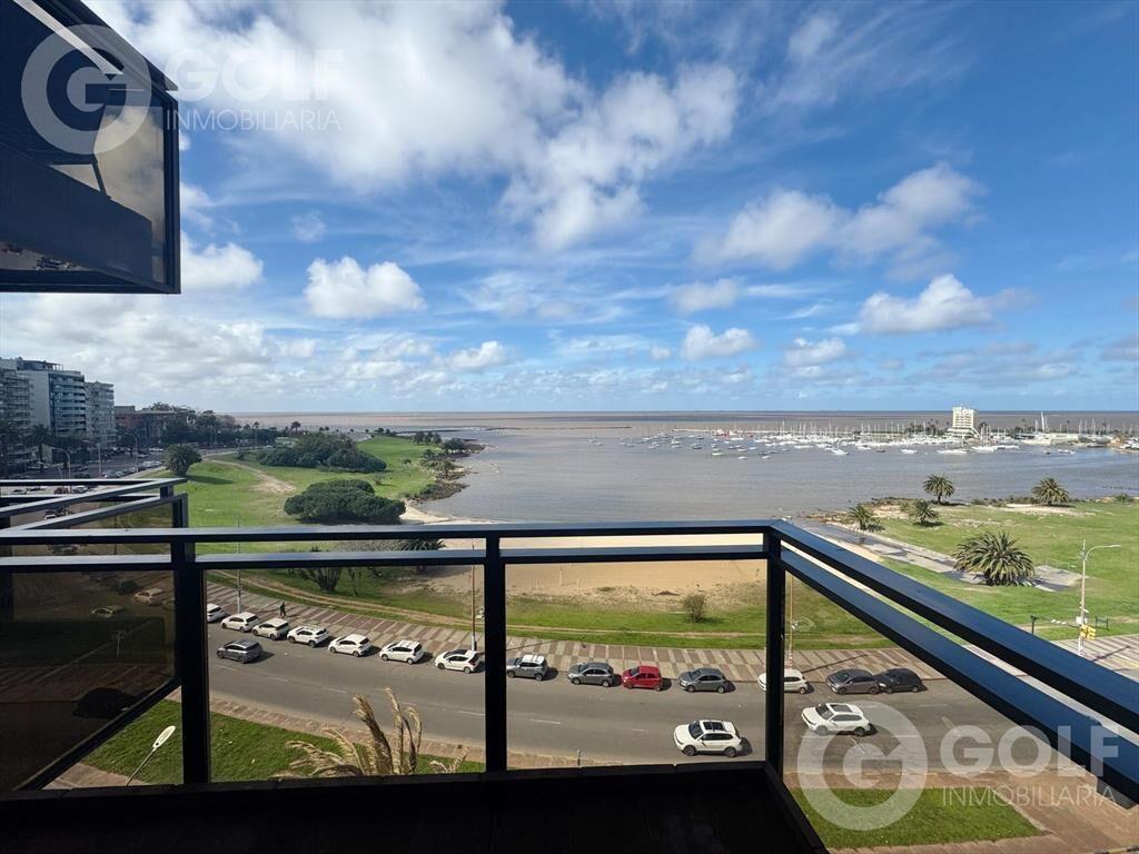 Venta de apartamento de 3 dormitorios en suite y servicio c