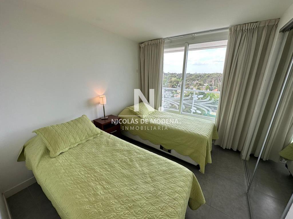 Apartamento 3 dormitorios en edificio de en Punta