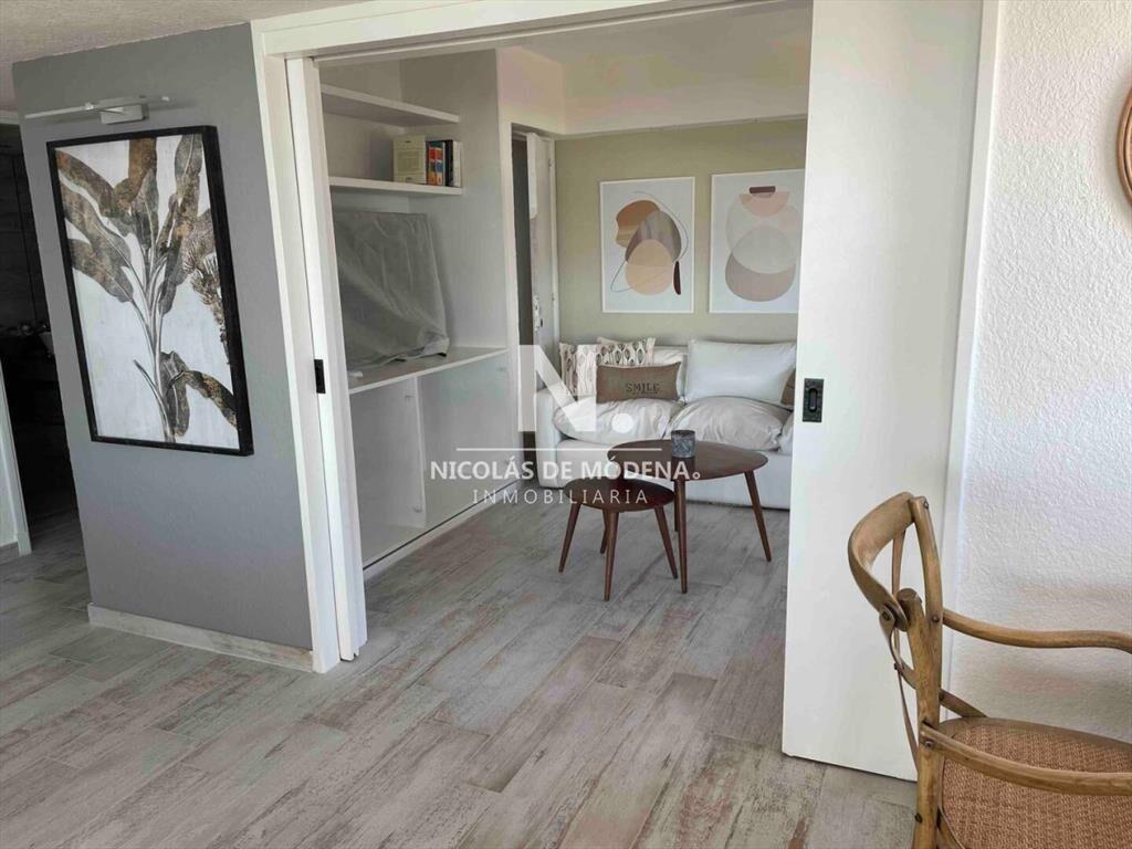 Apartamento de tres dormitorios en alquiler, del