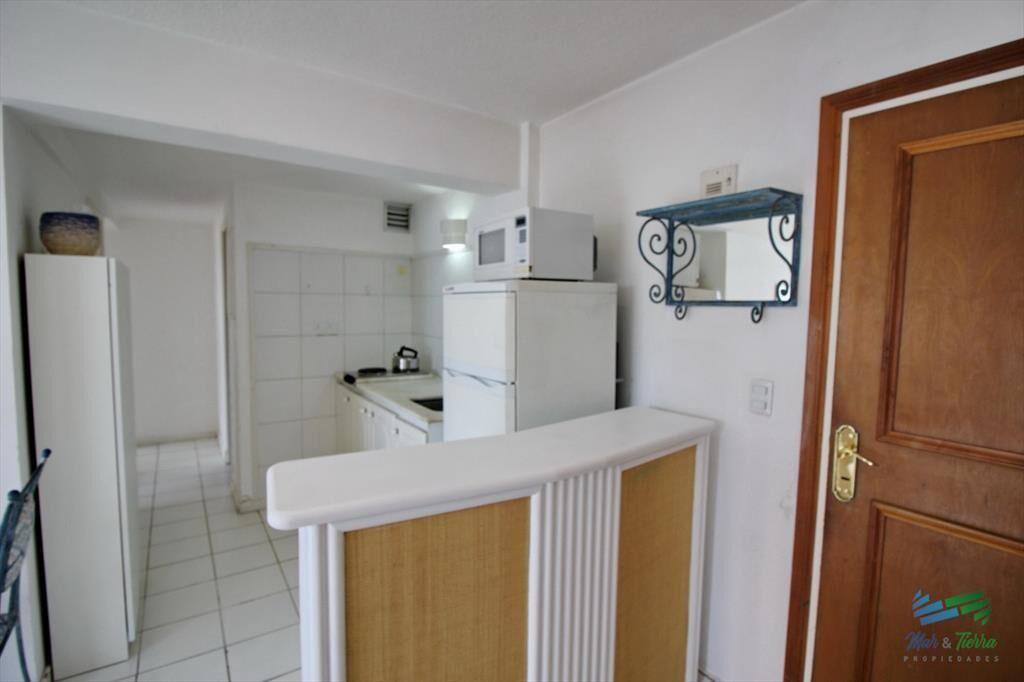 Apartamento de 2 dormitorios con piscina en venta