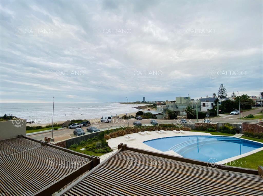 Apto. primera linea con vista al mar