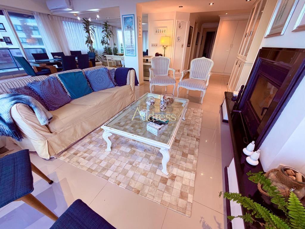 Apartamento en Peninsula, frente al mar, de 3