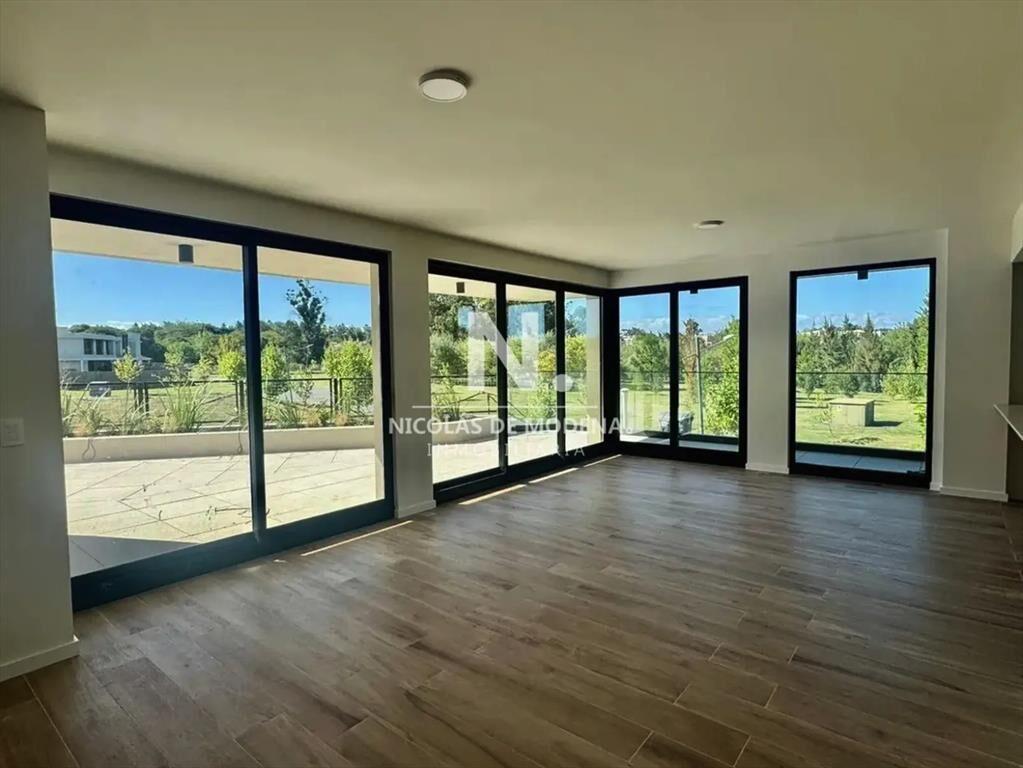 Apartamento de 2 dormitorios, 120m², con terraza y balcón