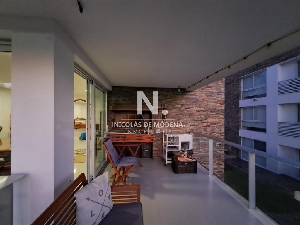 Departamento 2 dormitorios en venta en complejo