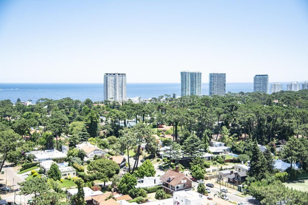Vende apto de 2 dormitorios con vista al mar en
