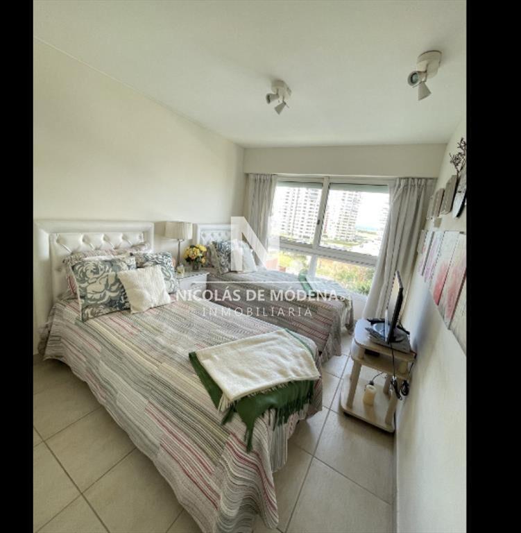 Vende apartamento de 3 dormitorios en Mansa, con