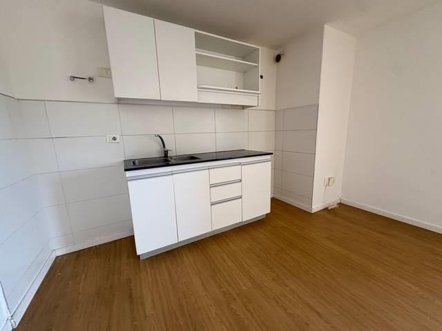 Alquiler - Apartamento con tres dormitorios y terraza en La