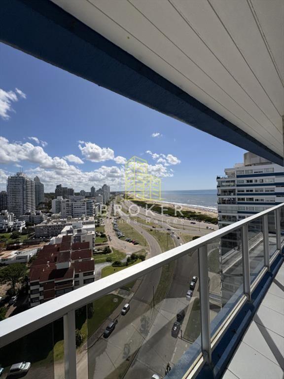 Venta de departamento de 3 dormitorios + servicio
