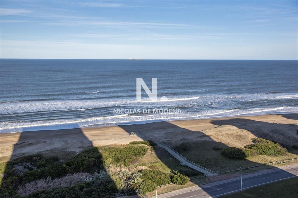 Invierta en torre de jerarquía frente al mar en Pozo, Le P