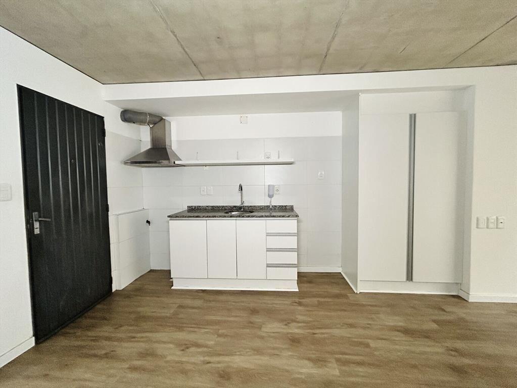 Venta monoambiente con patio con renta en La Comercial