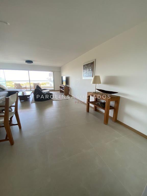 Apartamento en venta de 2 dormitorios en primera