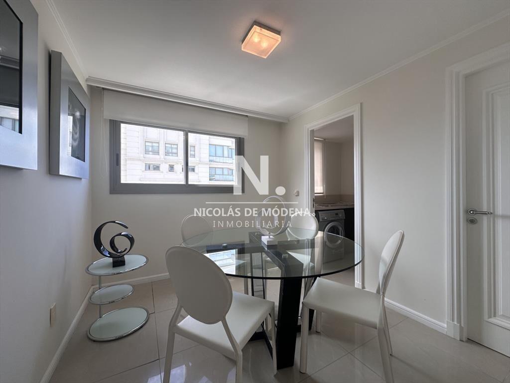 Vende apartamento esquinero de 3 dormitorios en