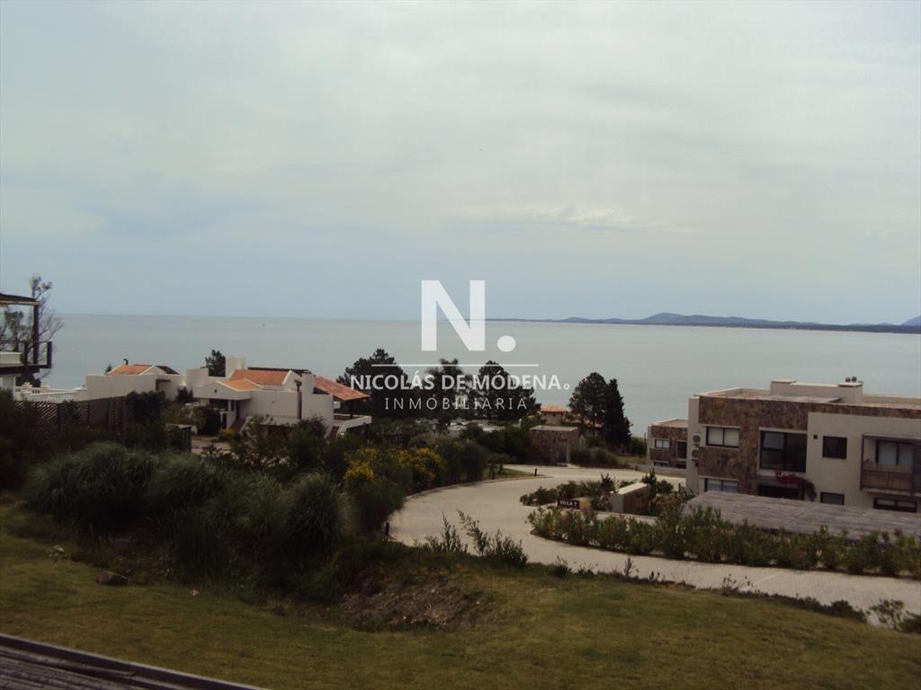 Apartamento en venta de dos dormitorios en Punta del Este