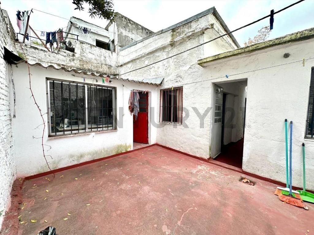 Venta/Casa La Comercial/3-4 dormitorios/1 baño/2 toilete/...