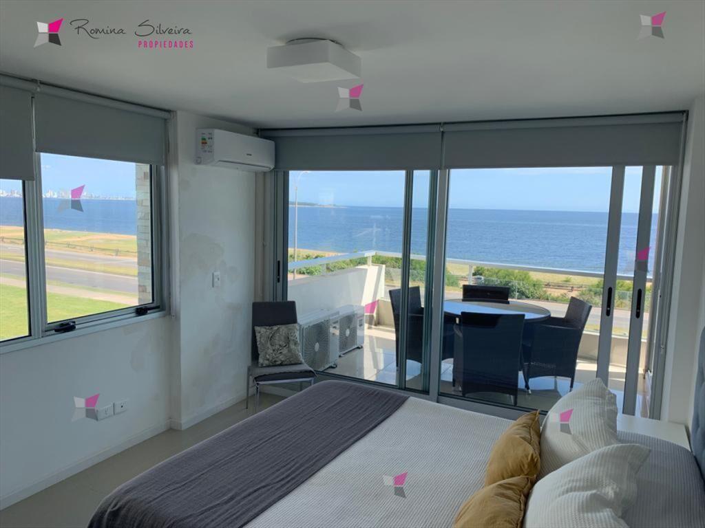 Apartamento en venta Playa Mansa 3 dormitorios