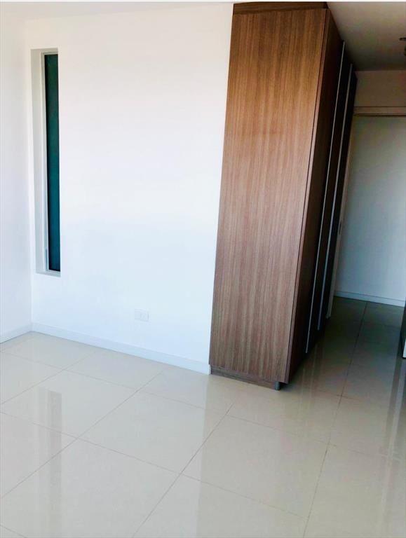 Apartamento próximo punta shopping