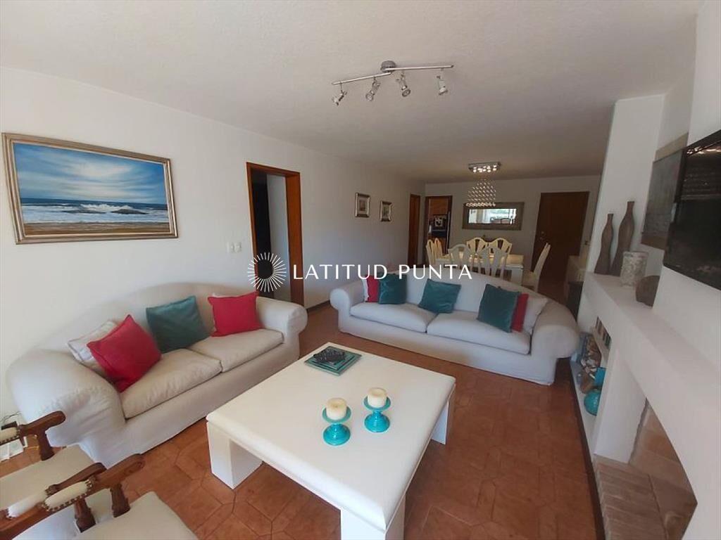 Apartamento en Roosevelt, 3 dormitorios más