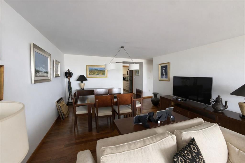 Venta apartamento 4 dormitorios 3 baños y 2 garajes frent...