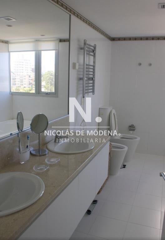 Apartamento de 3 dormitorios en Suite en Edificio