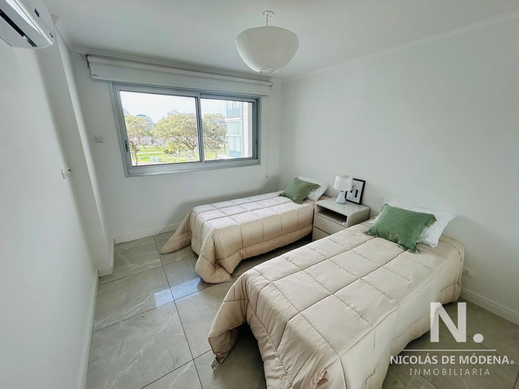 Apartamento en Venta, Playa Mansa, Punta del Este 2 dormito
