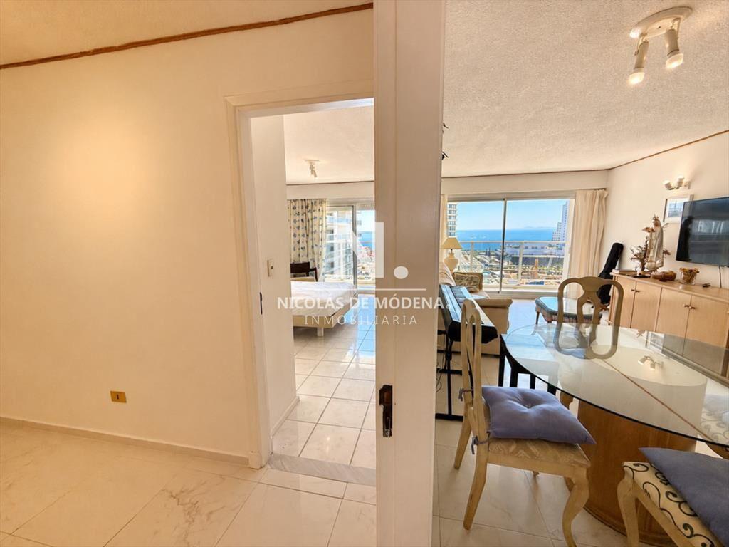 Apartamento de 1 dormitorio y medio - piso alto -