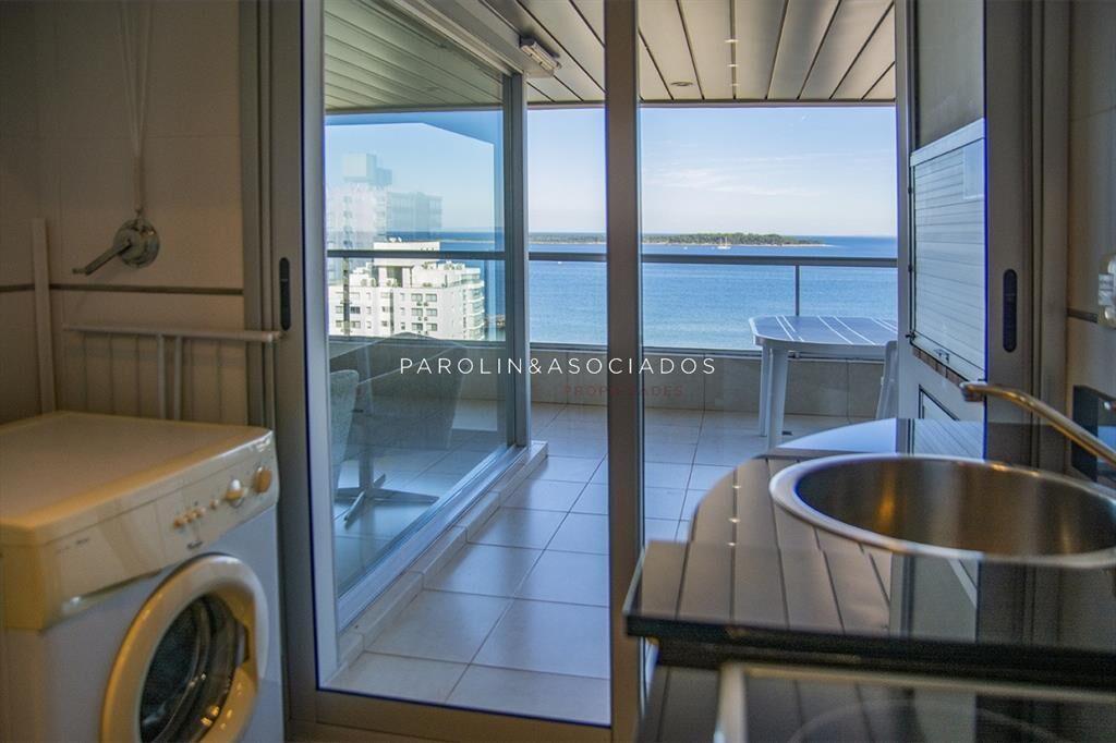 Hermoso apartamento en venta con agradable vista al mar en