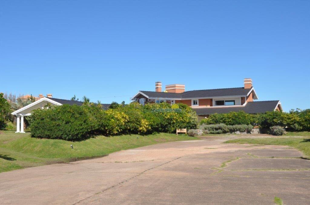 Hermosa casa en primra linea del mar, playa en -