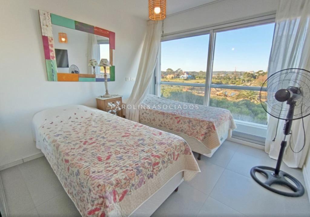 Departamento en Venta de 3 Suites y dependencia