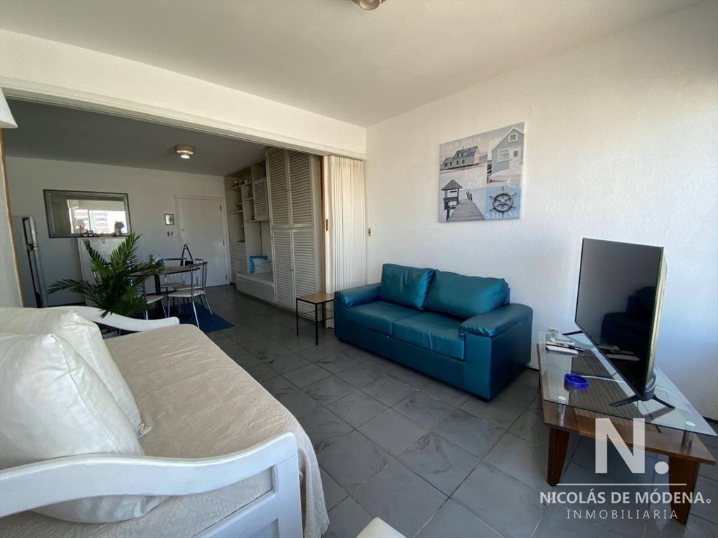 Venta piso alto en Santos Dumont 1 dormitorio