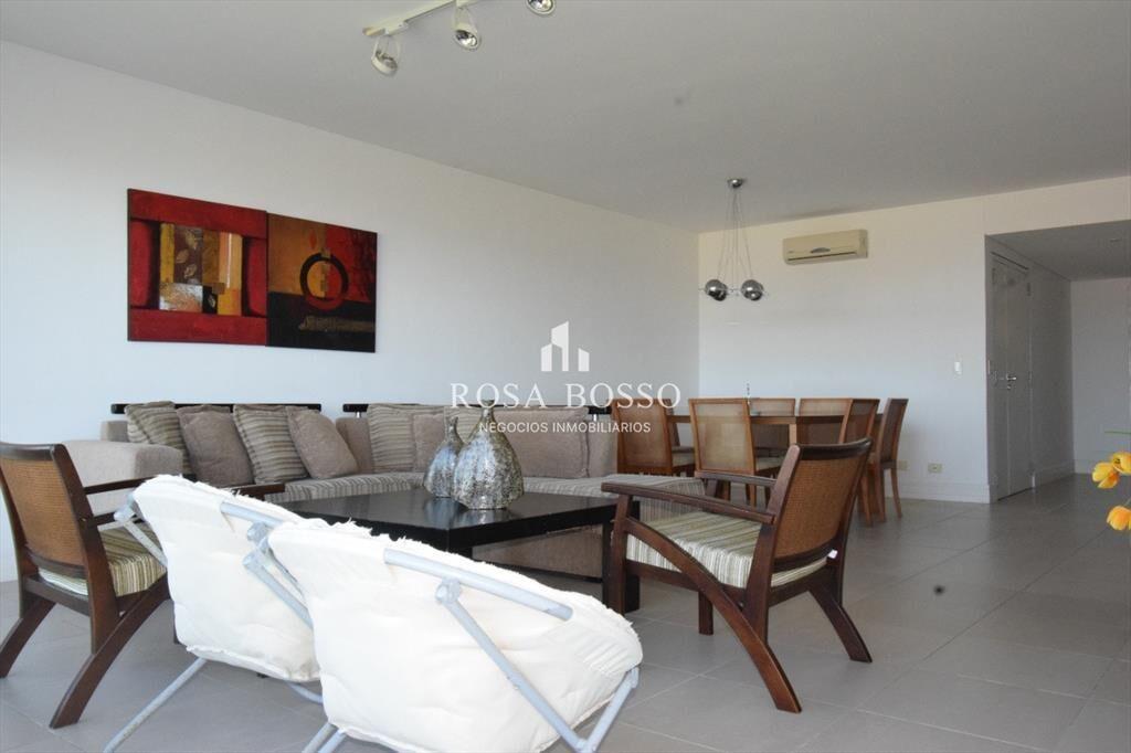 Apartamento en Brava, 3 dormitorios *